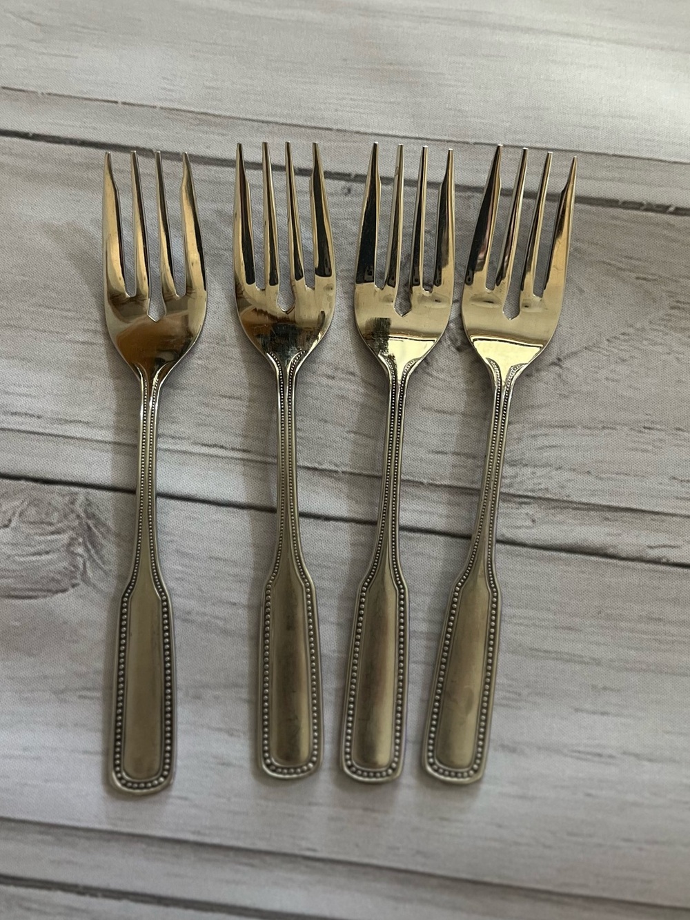Vintage Salem SS 1776 beaded edge salad/dessert forks. One set of 4 forks.